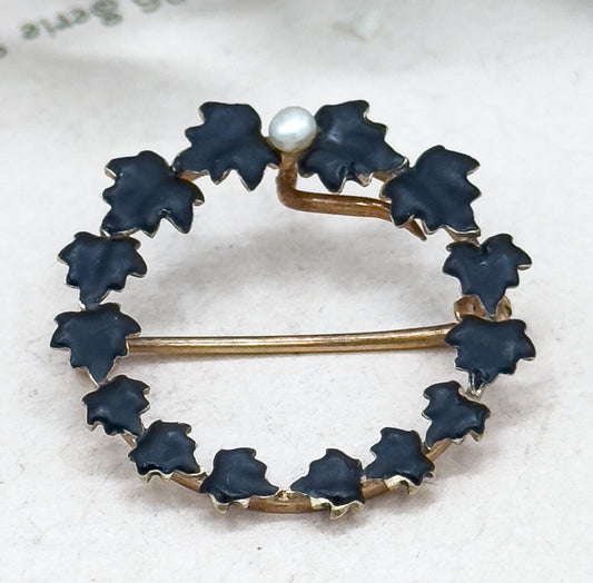 Antique Edwardian Ivy Wreath Pin with Black Enamel in 14K Gold