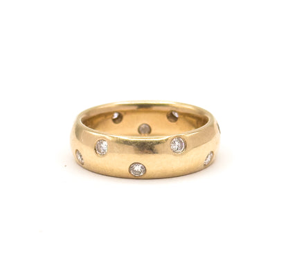 Domed Etoile Style Flush Diamond Ring in Gold