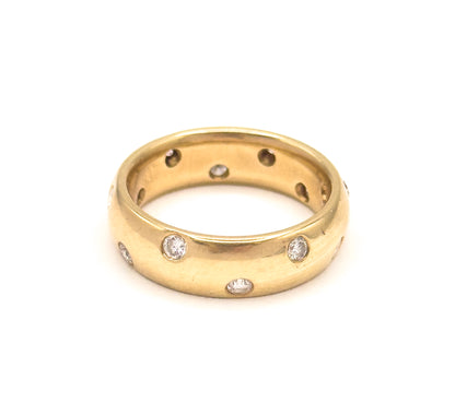 Domed Etoile Style Flush Diamond Ring in Gold