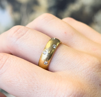 Domed Etoile Style Flush Diamond Ring in Gold