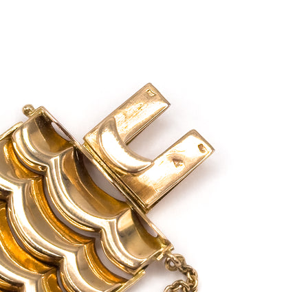 Vintage Retro Era Wide Scalloped Bracelet in 18K Gold