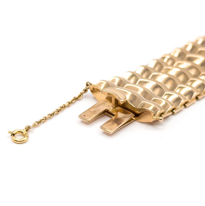 Vintage Retro Era Wide Scalloped Bracelet in 18K Gold