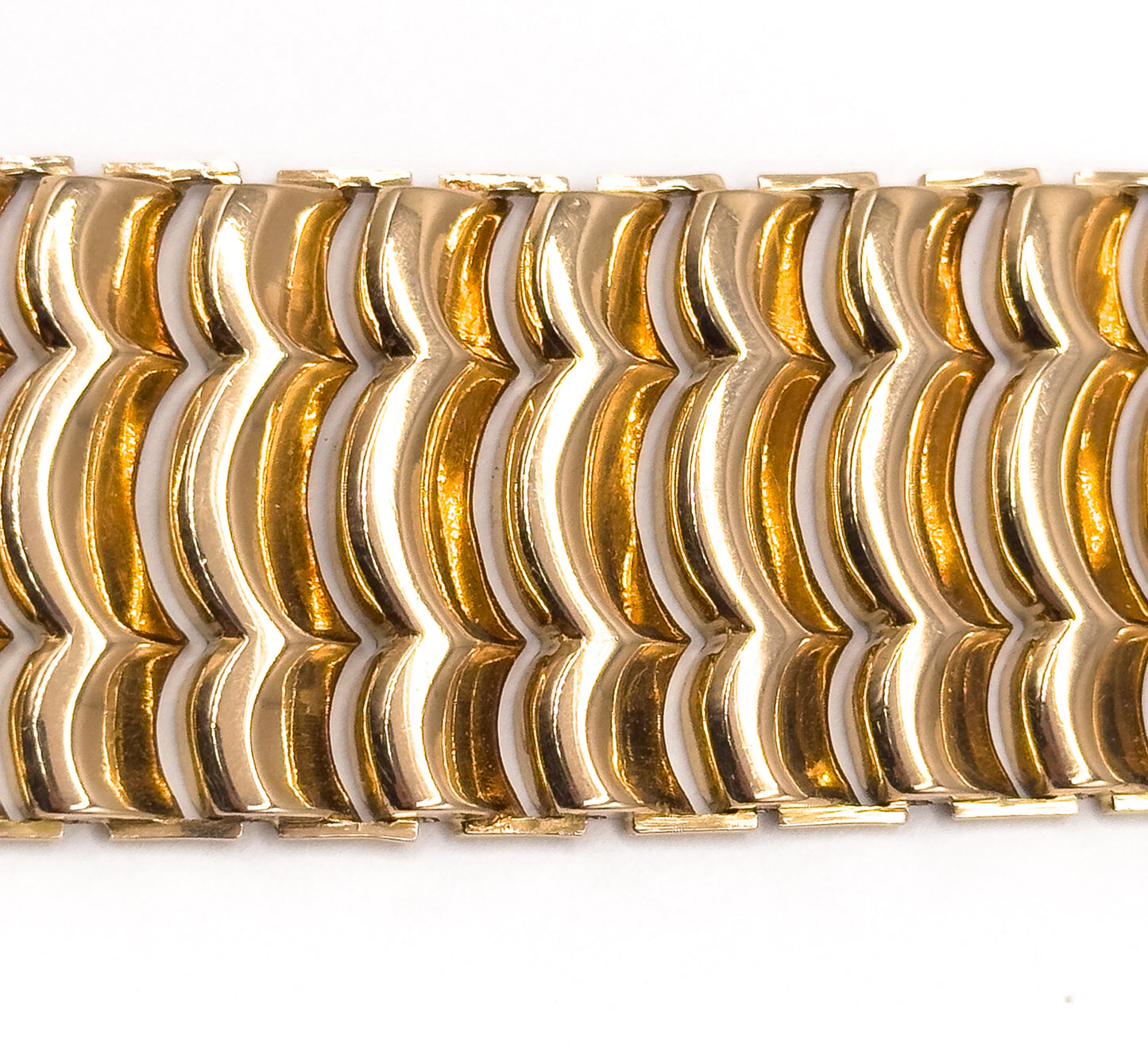 Vintage Retro Era Wide Scalloped Bracelet in 18K Gold