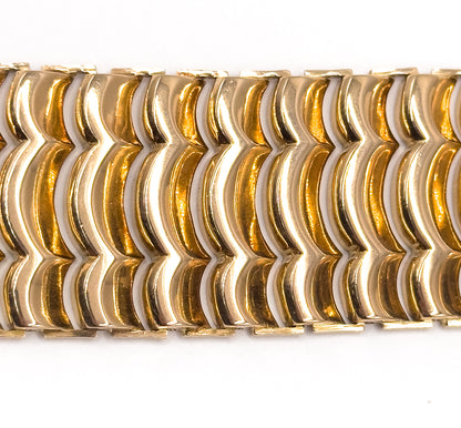 Vintage Retro Era Wide Scalloped Bracelet in 18K Gold