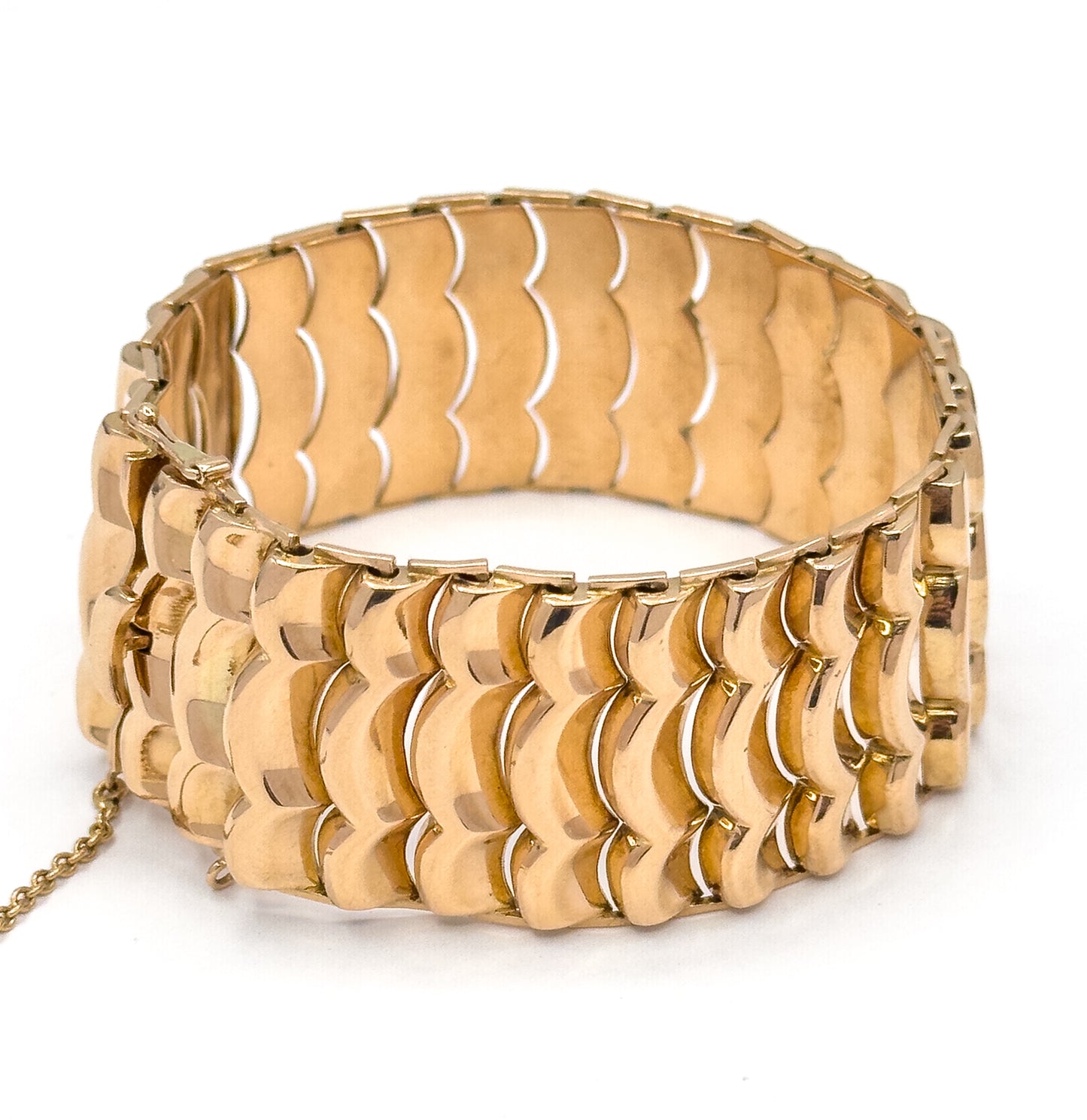 Vintage Retro Era Wide Scalloped Bracelet in 18K Gold