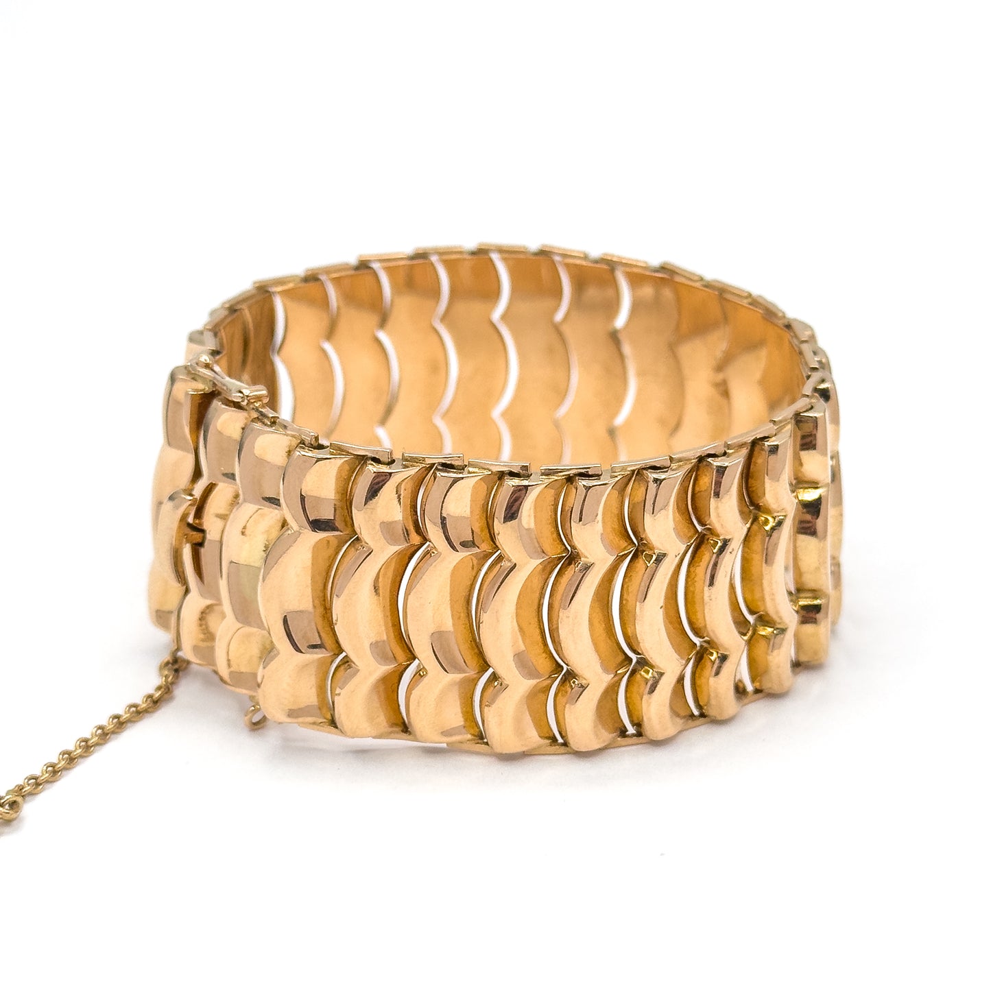 Vintage Retro Era Wide Scalloped Bracelet in 18K Gold