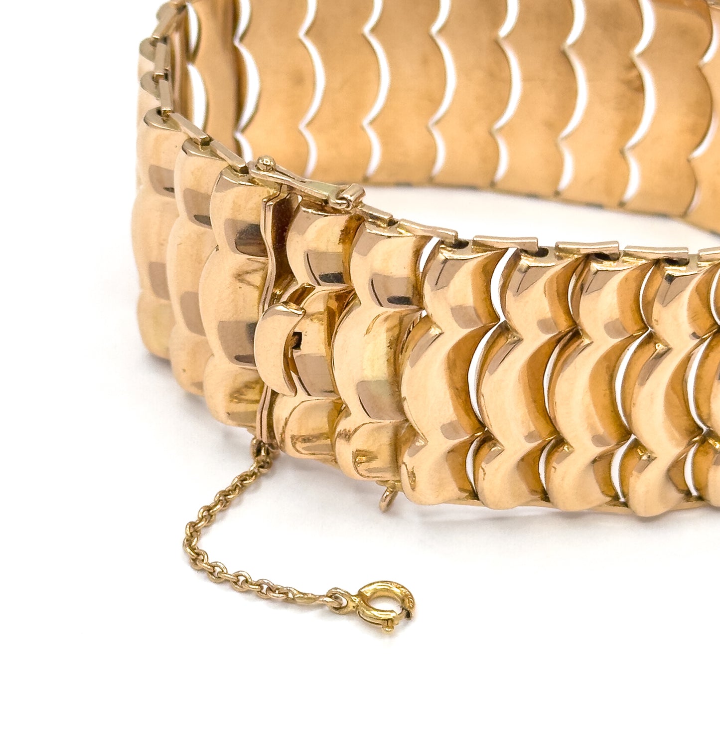 Vintage Retro Era Wide Scalloped Bracelet in 18K Gold