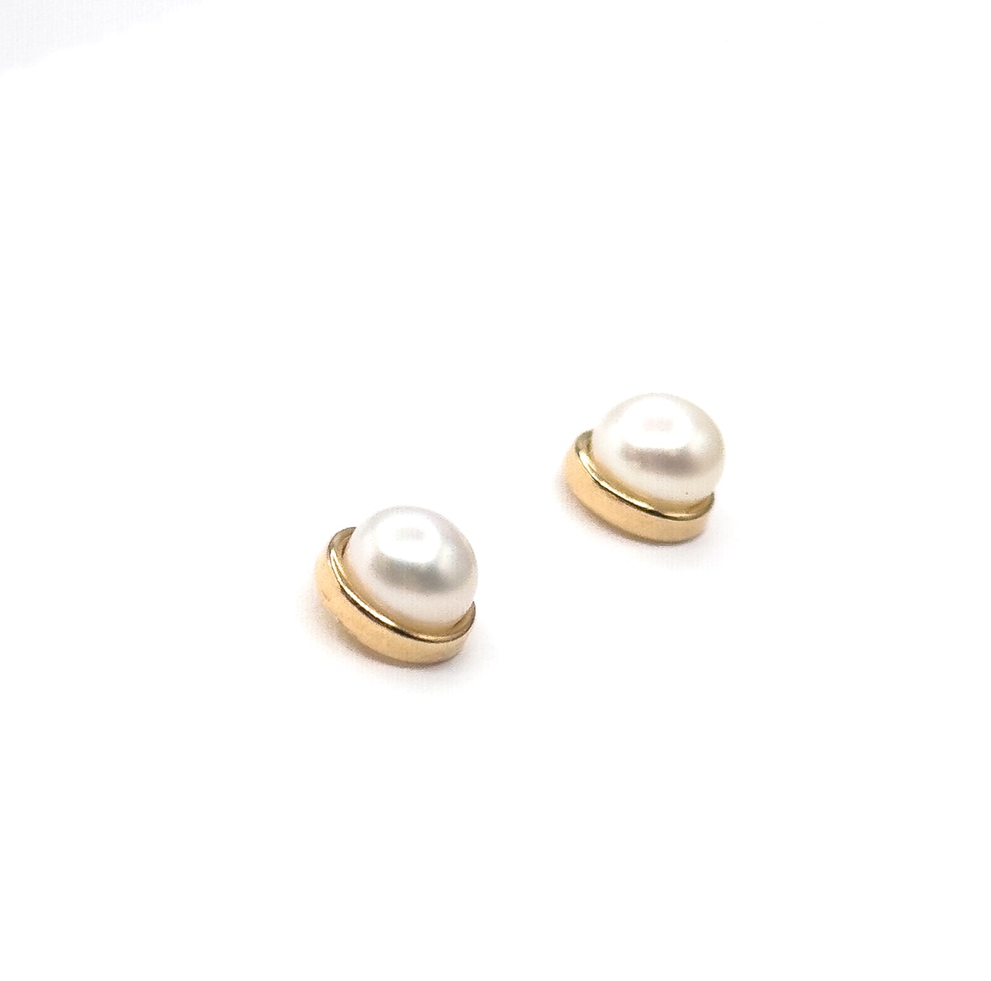 Contemporary Mabe Pearl Stud Earrings in 14K Yellow Gold