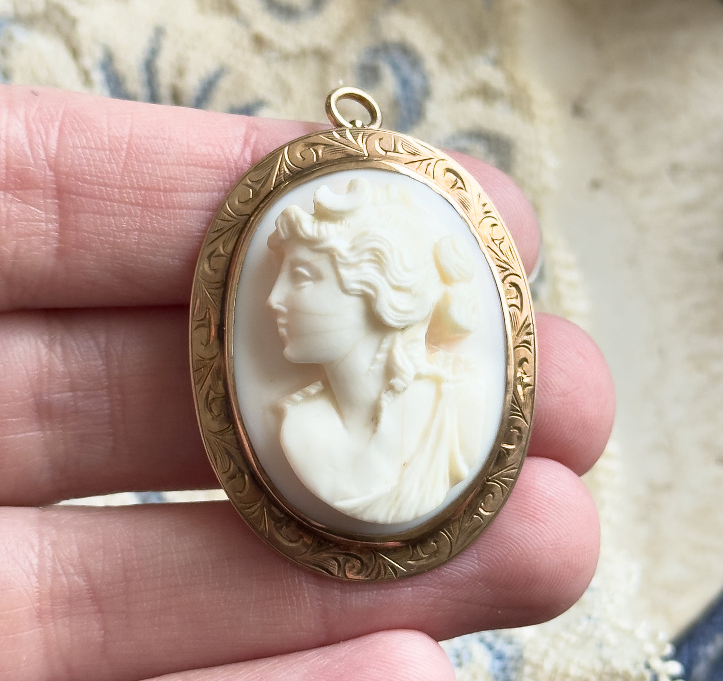 Antique Goddess Diana Carved Shell Cameo Brooch Pendant in Gold