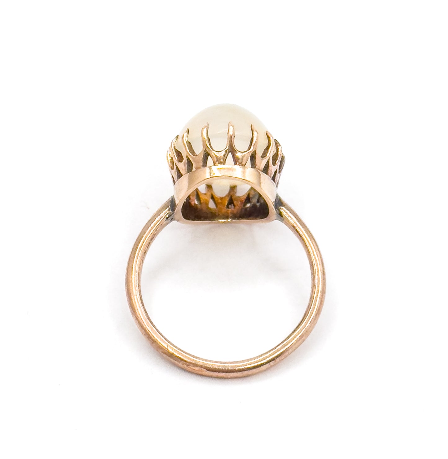 Victorian Agate Cabochon Ring in 9K Gold