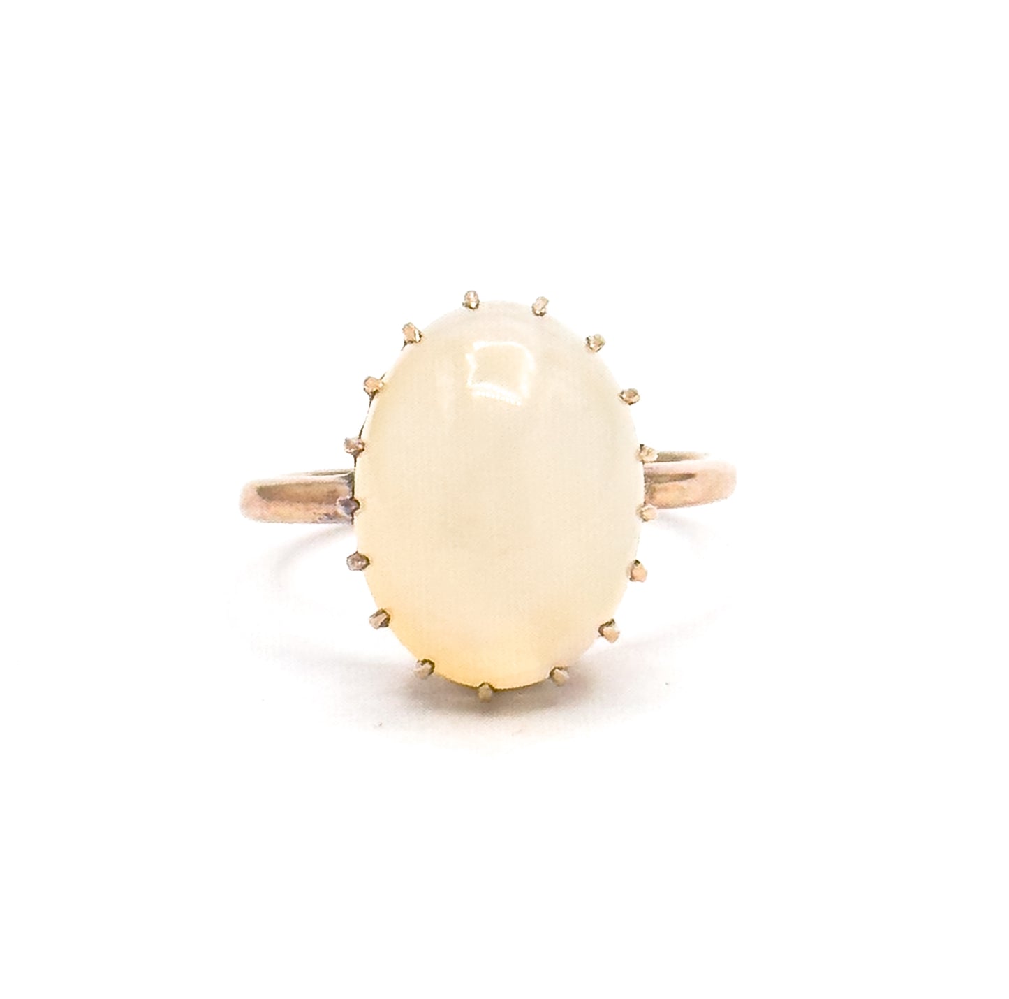 Victorian Agate Cabochon Ring in 9K Gold