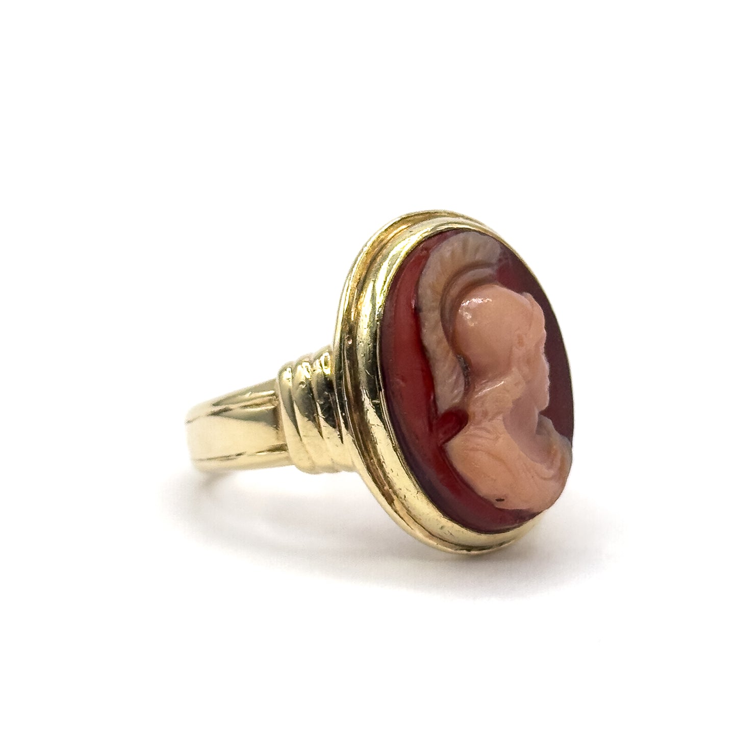 Retro Hardstone Cameo Roman Soldier Ring in 14K Yellow Gold