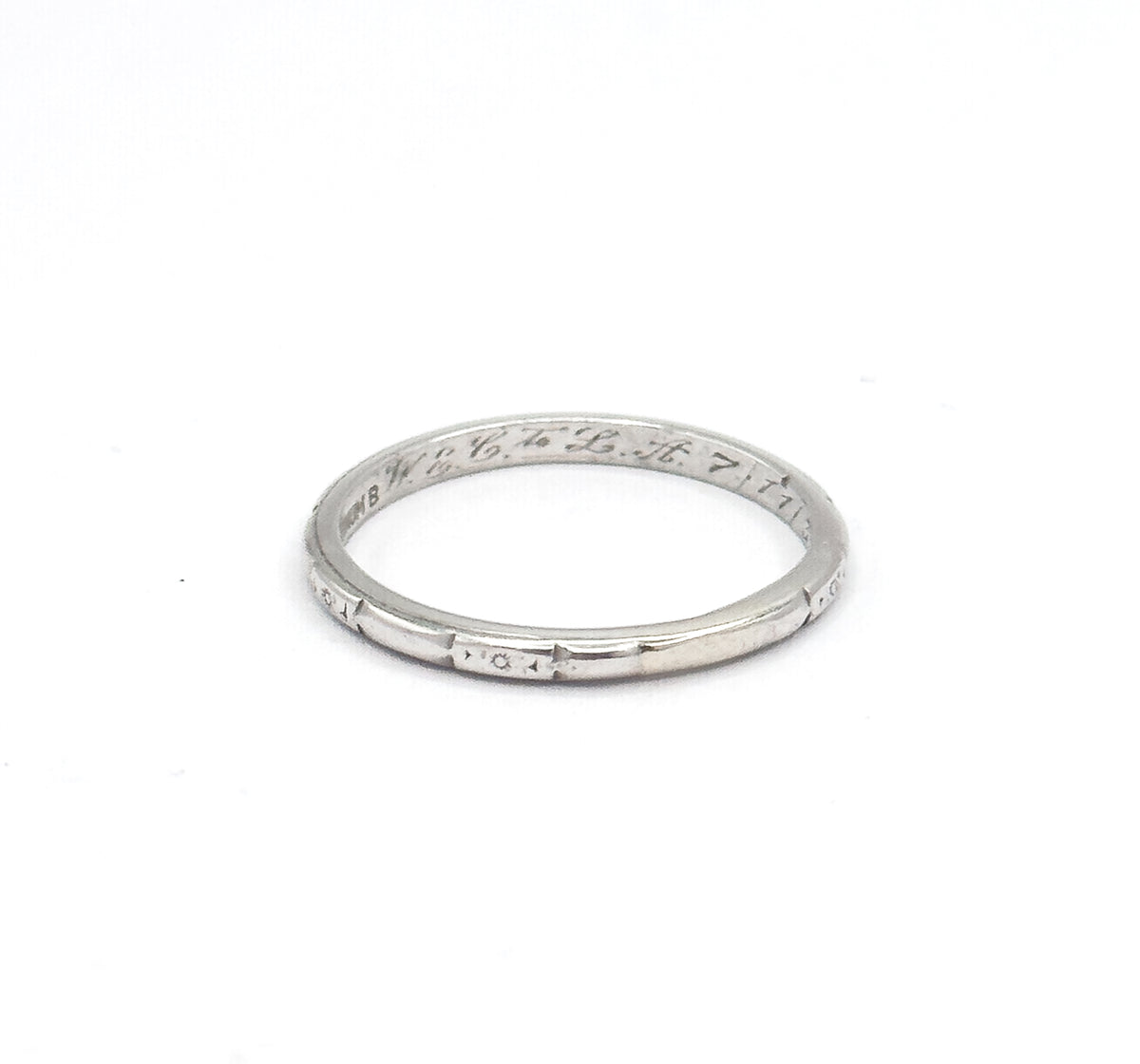 Almost the same view with slightly different angle, the hoop flattened further so the inscription runs level across the inner back while light picks out the plain right side of the shank.