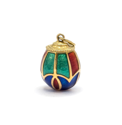 Standing upright on white without the coin, the pointed end uppermost, twin green panels above a blue base with a red teardrop, the rope-edged collar and small bail at the top.