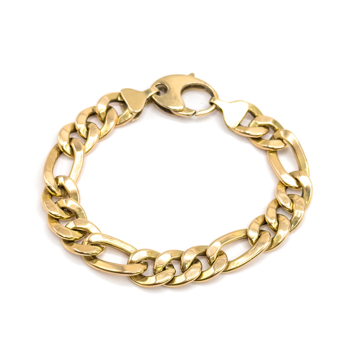 The full oval seen from slightly above and tipped away, the clasp at the top with its shaped end links, light running unevenly across the yellow gold links from front to back.