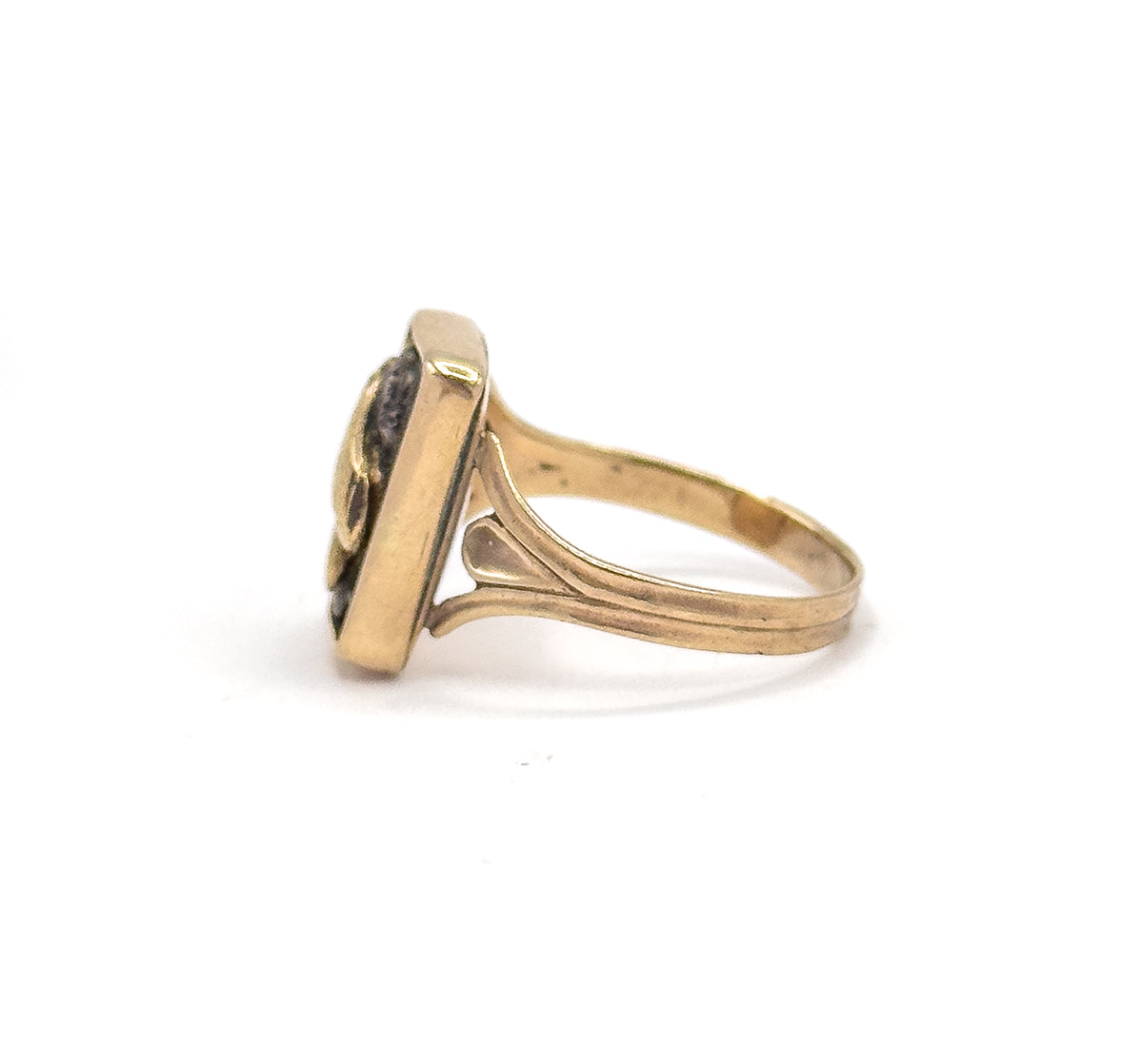Seen from the opposite side on white, the panel tilts slightly forward so its dark textured surface peeks over the bezel's rim, while the teardrop-pierced shoulder flows into the grooved shank.