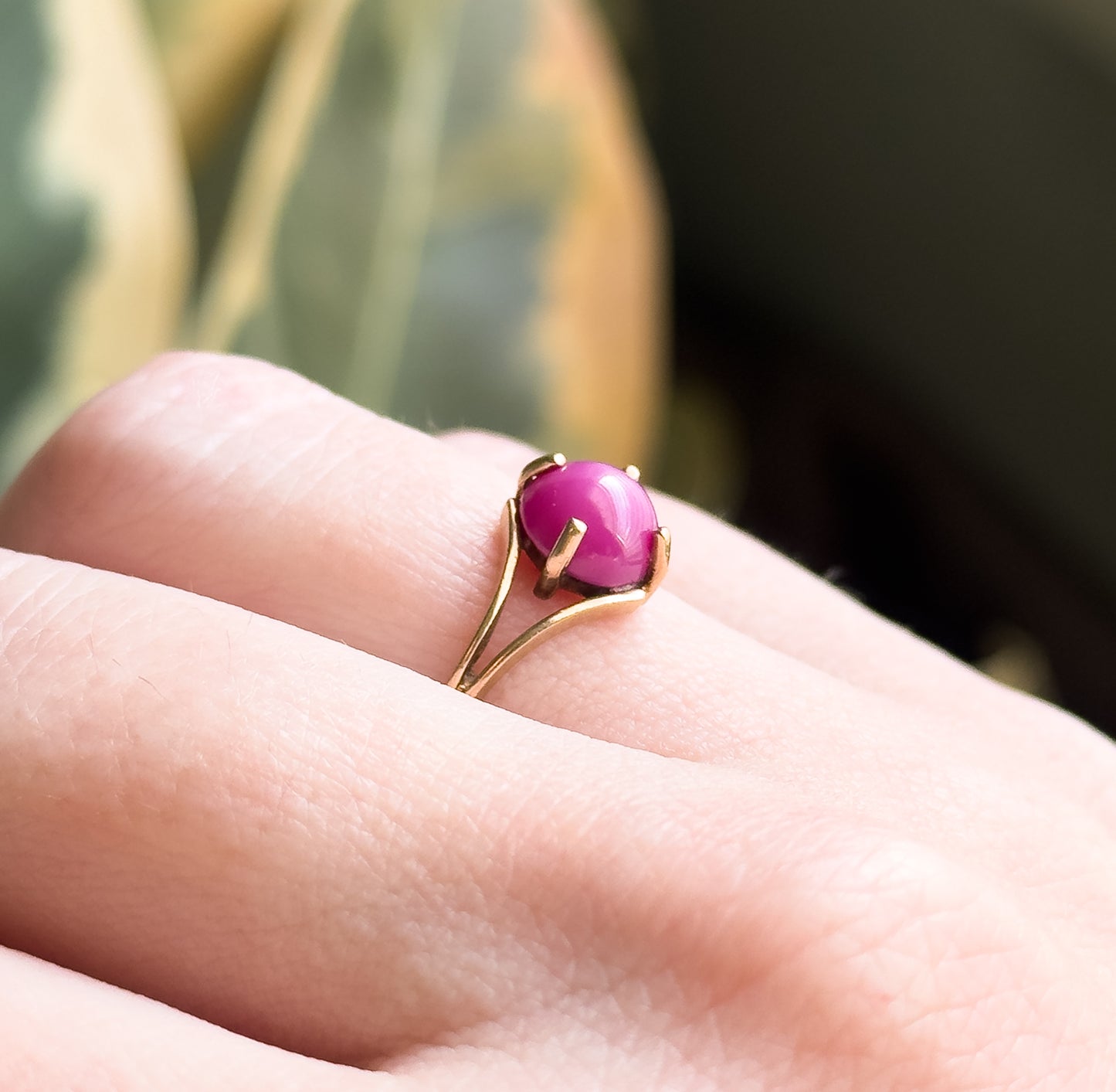 Vintage Synthetic Pink / Red Star Sapphire Ring in 10K Gold