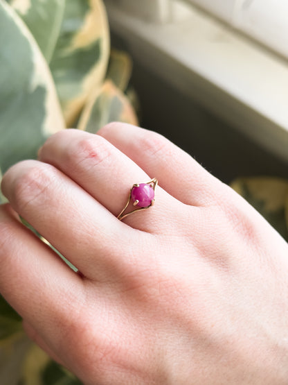 Vintage Synthetic Pink / Red Star Sapphire Ring in 10K Gold