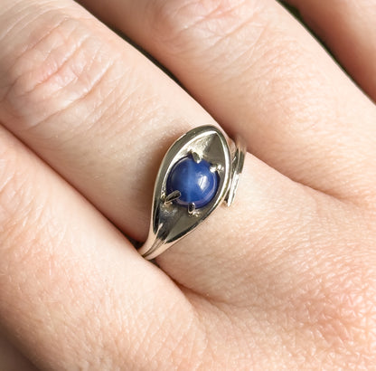 Vintage Star Sapphire Cabochon Ring in White Gold