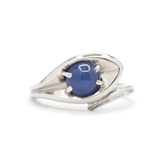 Vintage Star Sapphire Cabochon Ring in White Gold