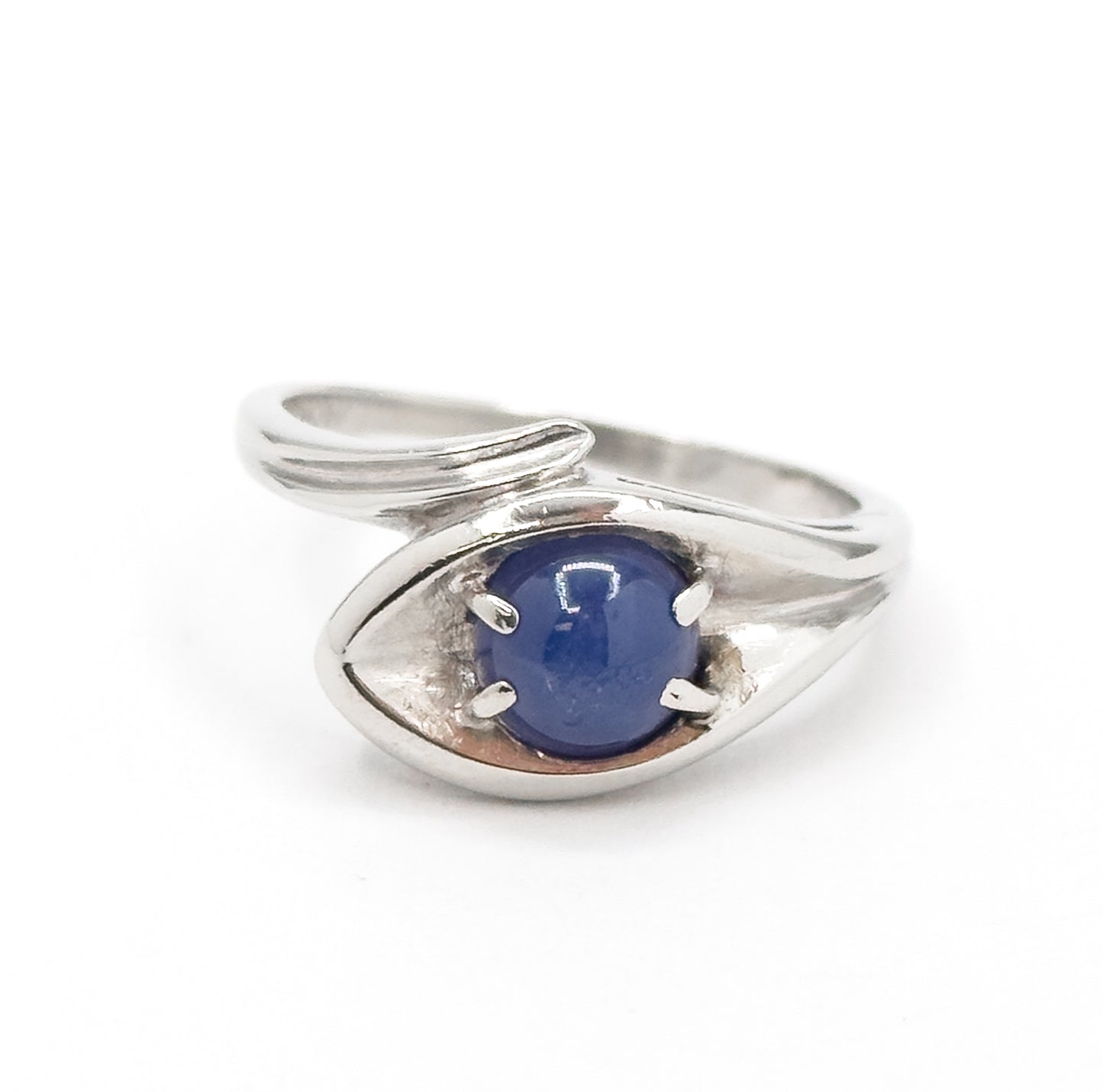Vintage Star Sapphire Cabochon Ring in White Gold