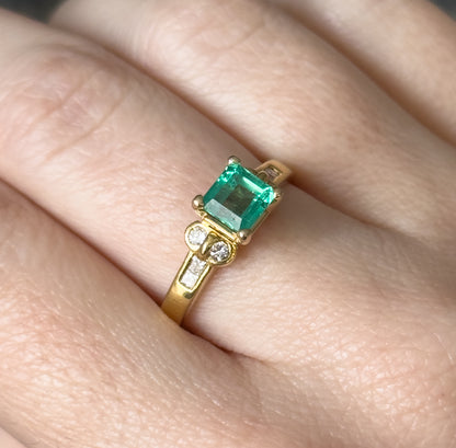 Emerald and Diamond Ring in 18K Gold
