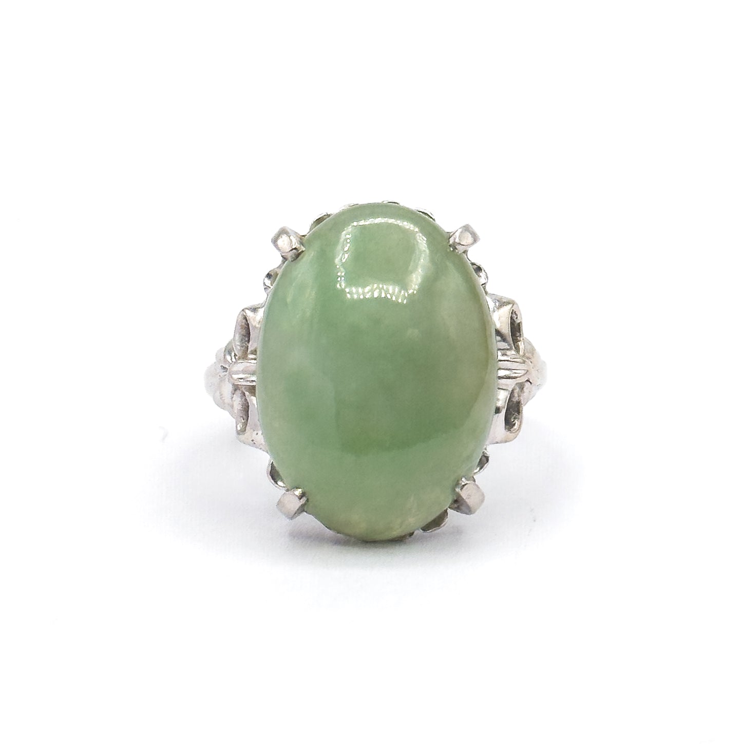 Vintage Green Jade Cabochon Ring in White Gold