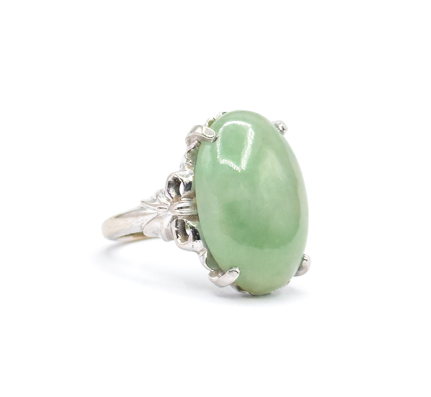 Vintage Green Jade Cabochon Ring in White Gold