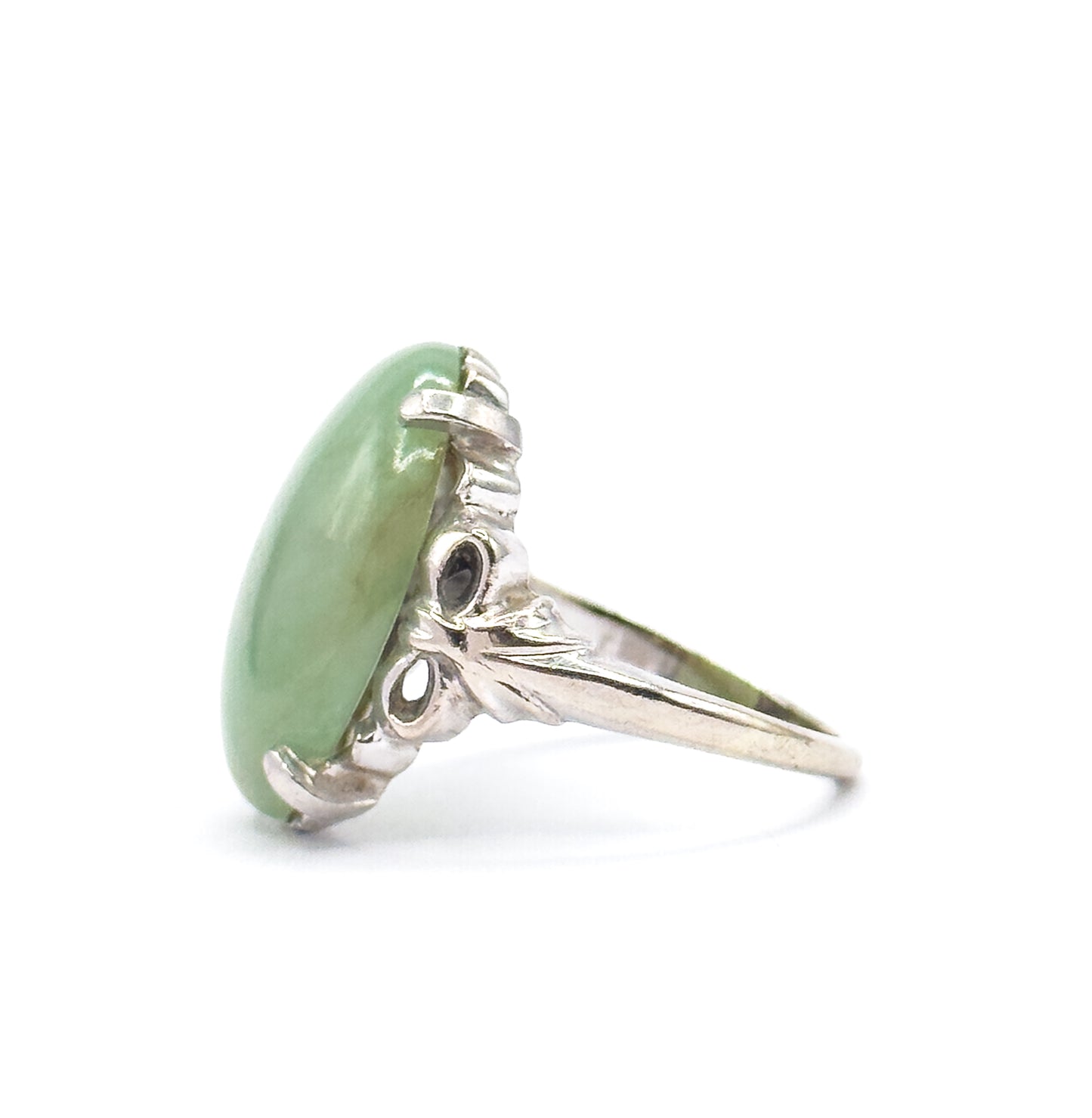 Vintage Green Jade Cabochon Ring in White Gold