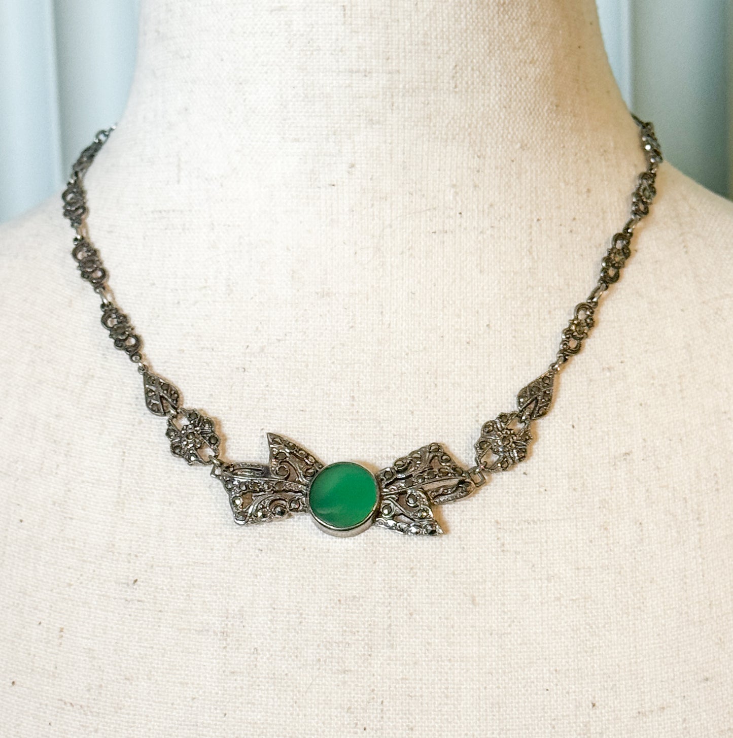 Art Deco Green Onyx & Marcasite Bow Necklace in Silver
