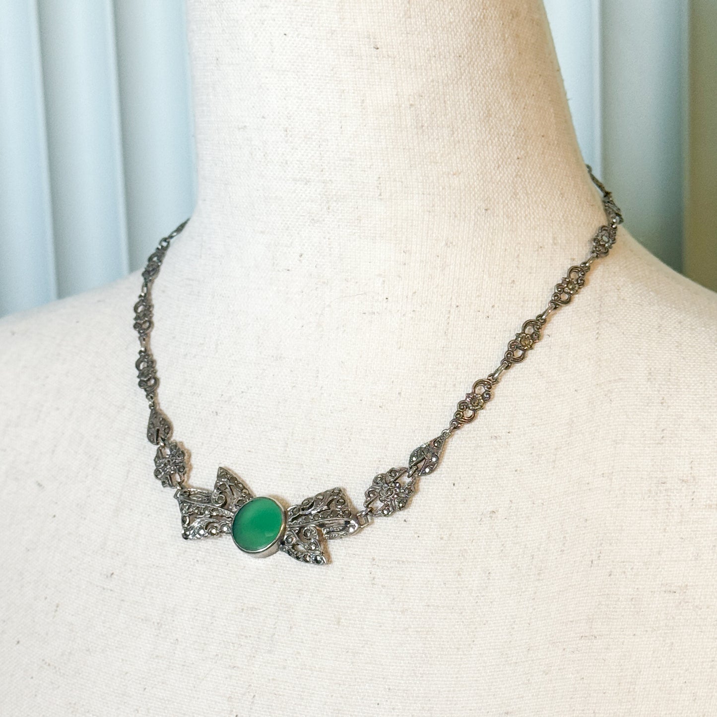 Art Deco Green Onyx & Marcasite Bow Necklace in Silver