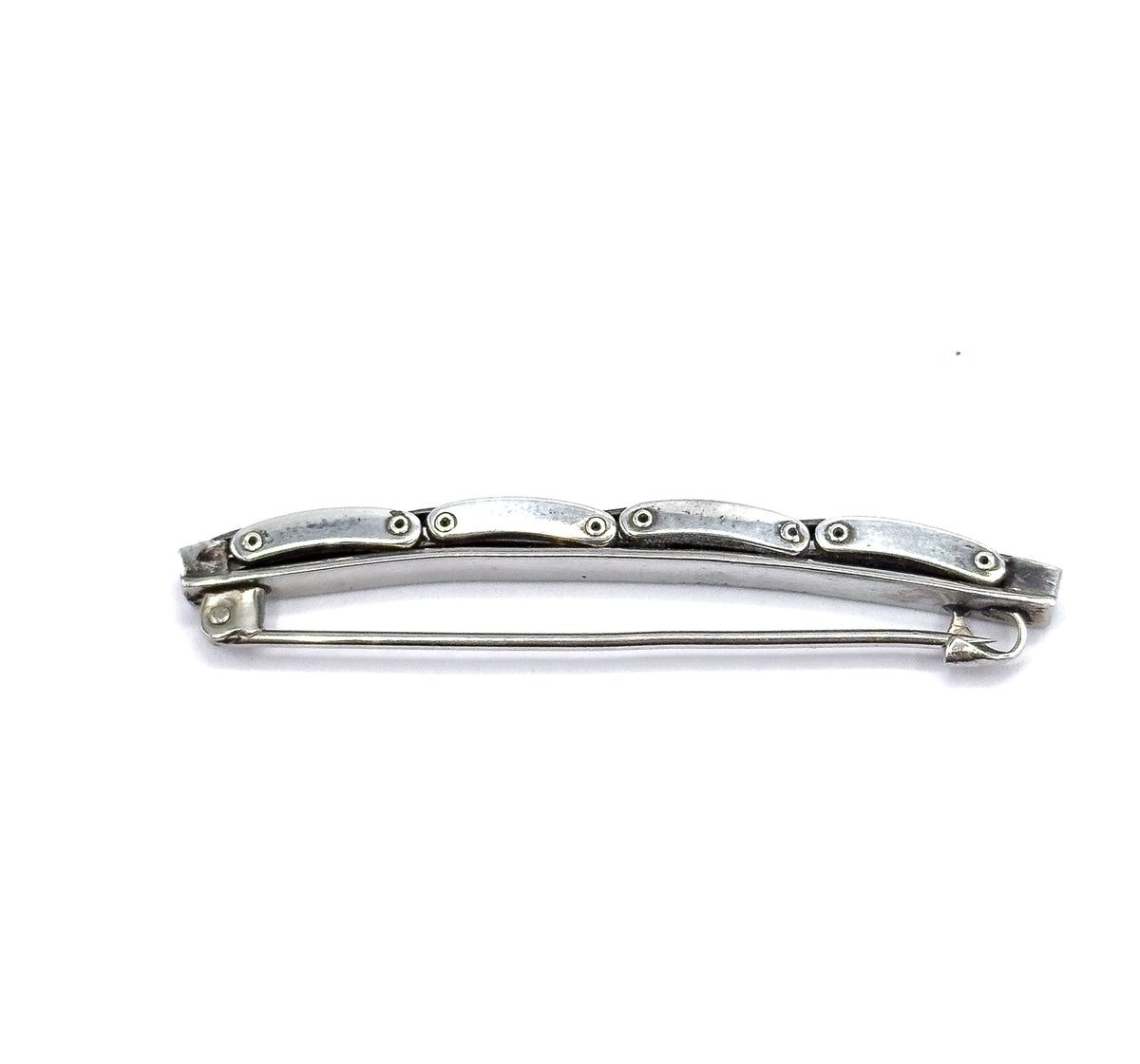 Edge-on side view against white, the curved bar of linked plates above and the long straight pin stem below running into its hook catch at one end.