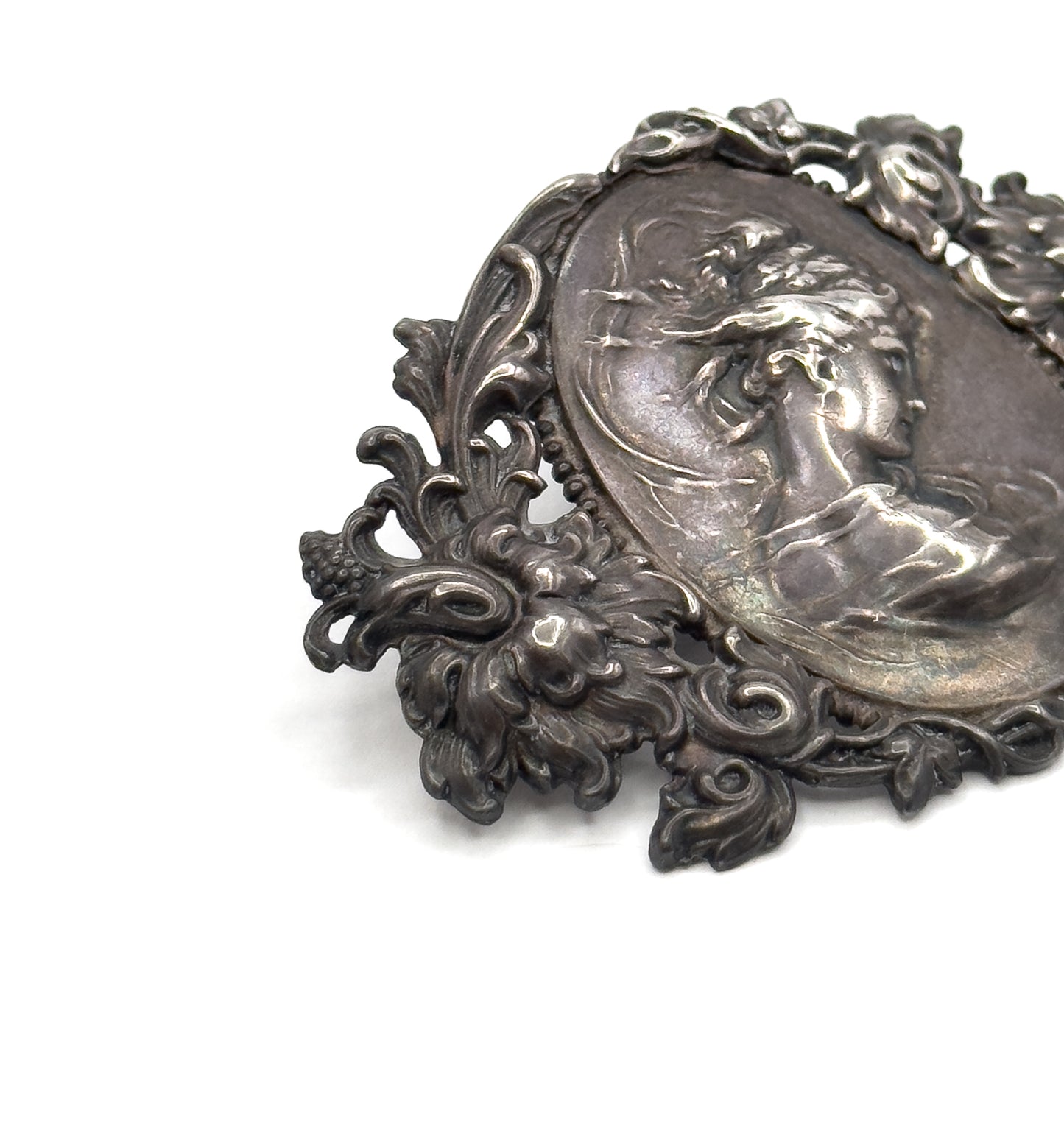 Edwardian Art Nouveau Gibson Girl Brooch in Silver