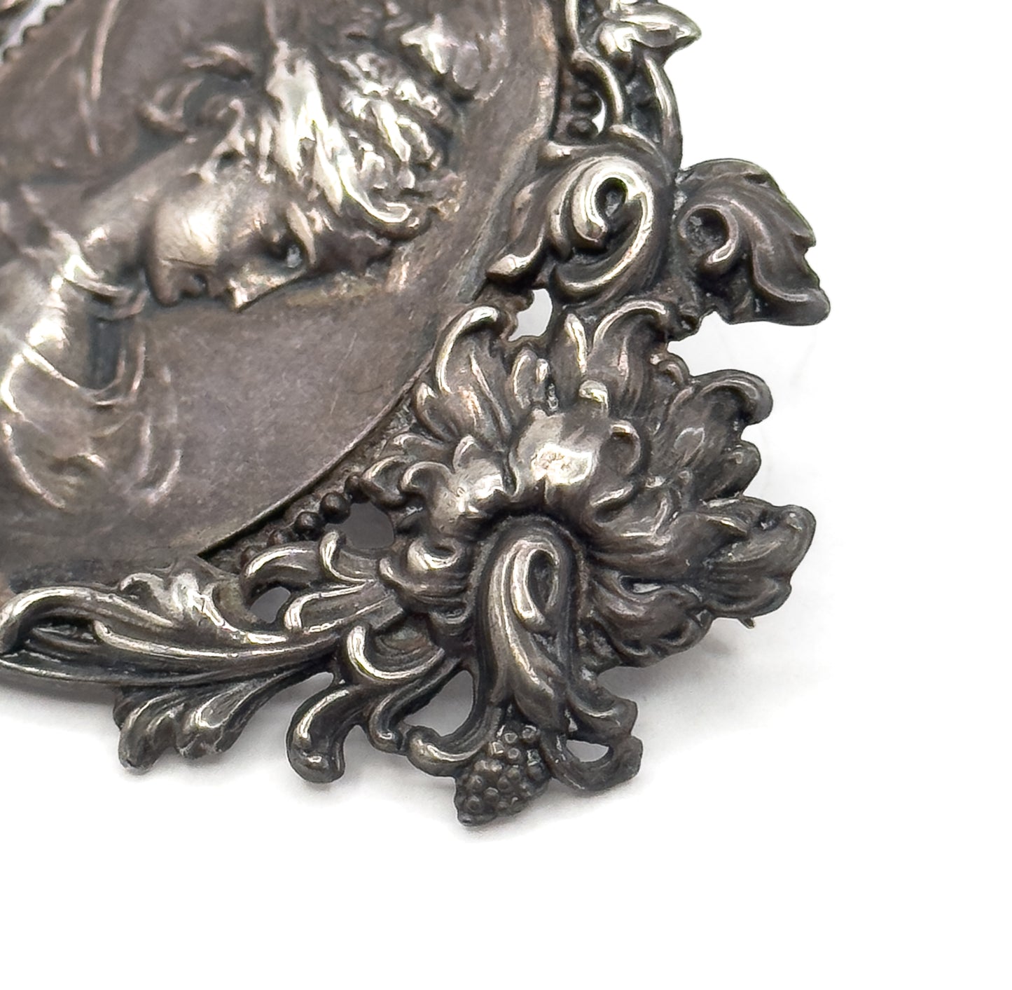 Edwardian Art Nouveau Gibson Girl Brooch in Silver