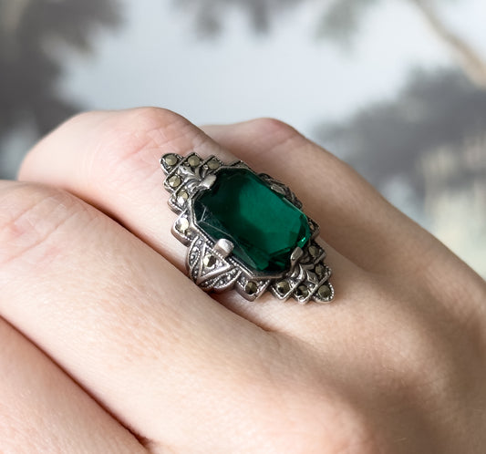 Art Deco Bottle Green Glass Shield Ring in Silver