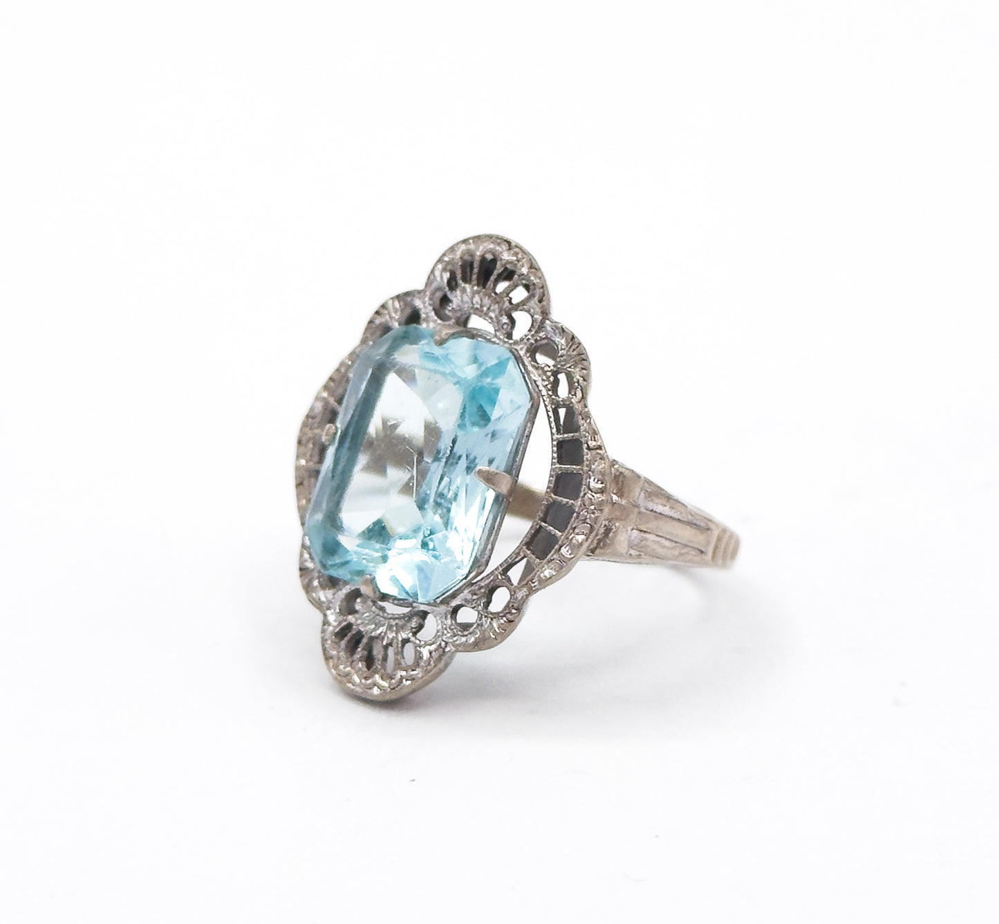 Late Art Deco Filigree Blue Paste Ring in Silver