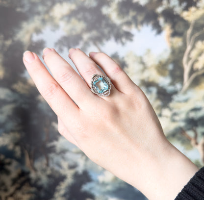 Late Art Deco Filigree Blue Paste Ring in Silver