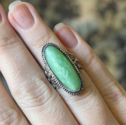 Mid-Century Mint Green Glass Daisy Ring in Sterling Silver