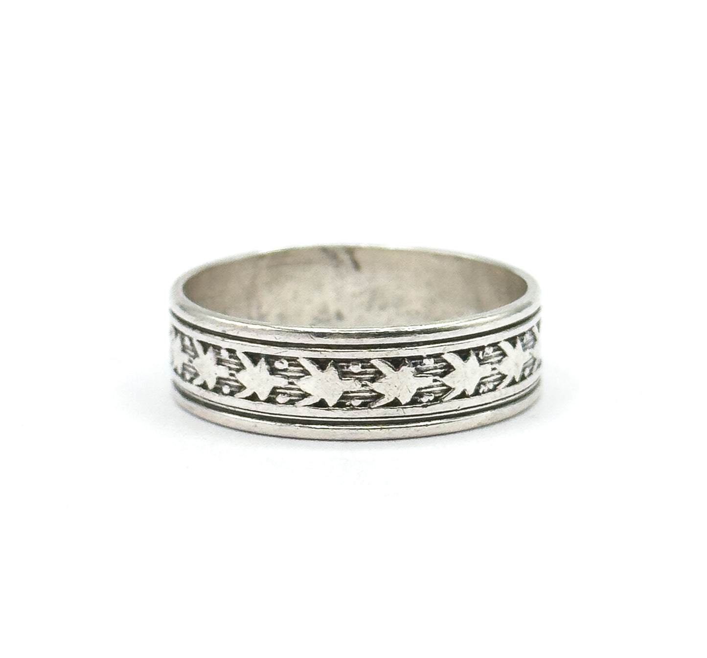 Vintage Sterling Silver Ring with Geometric Pattern