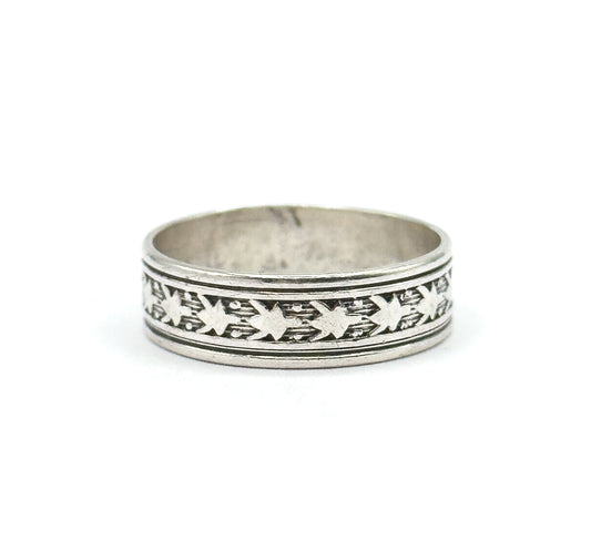 Vintage Sterling Silver Ring with Geometric Pattern