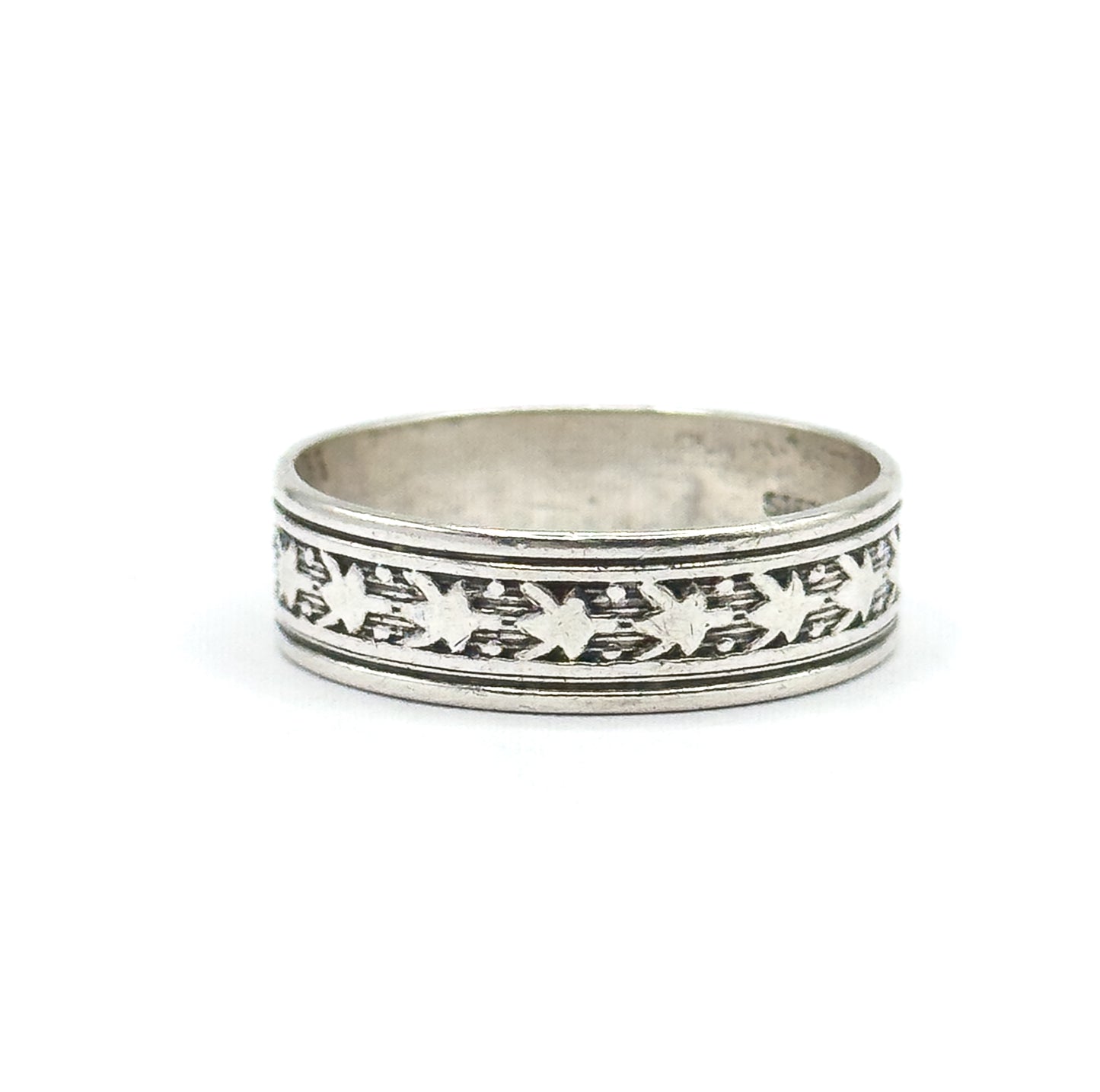 Vintage Sterling Silver Ring with Geometric Pattern