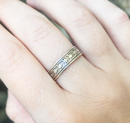 Vintage Sterling Silver Ring with Geometric Pattern