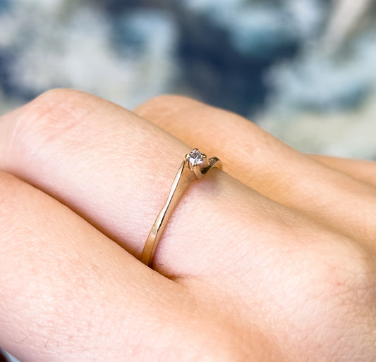 Vintage Dainty Diamond Ring in Gold