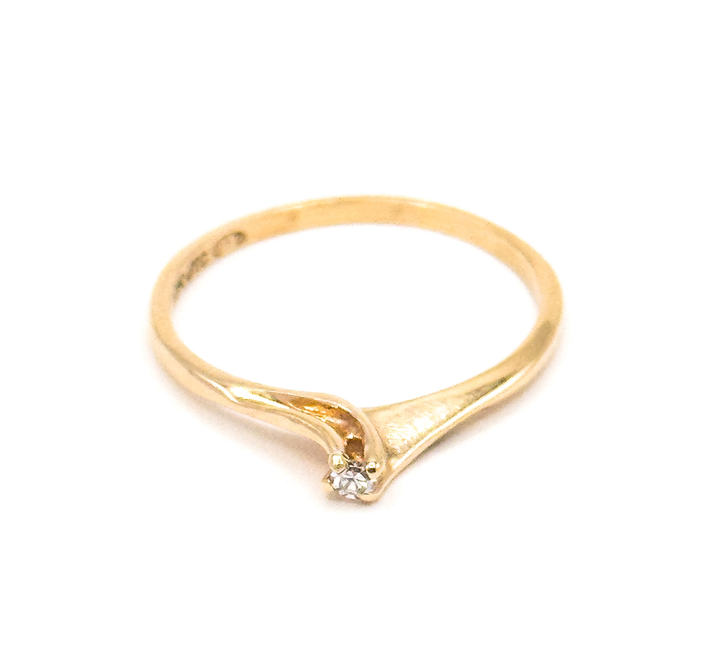 Vintage Dainty Diamond Ring in Gold