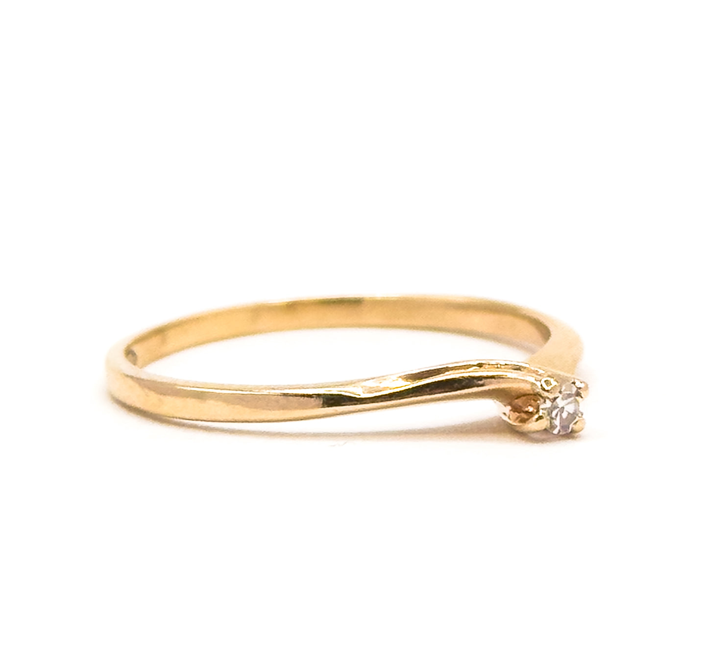 Vintage Dainty Diamond Ring in Gold