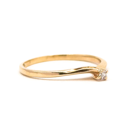 Vintage Dainty Diamond Ring in Gold