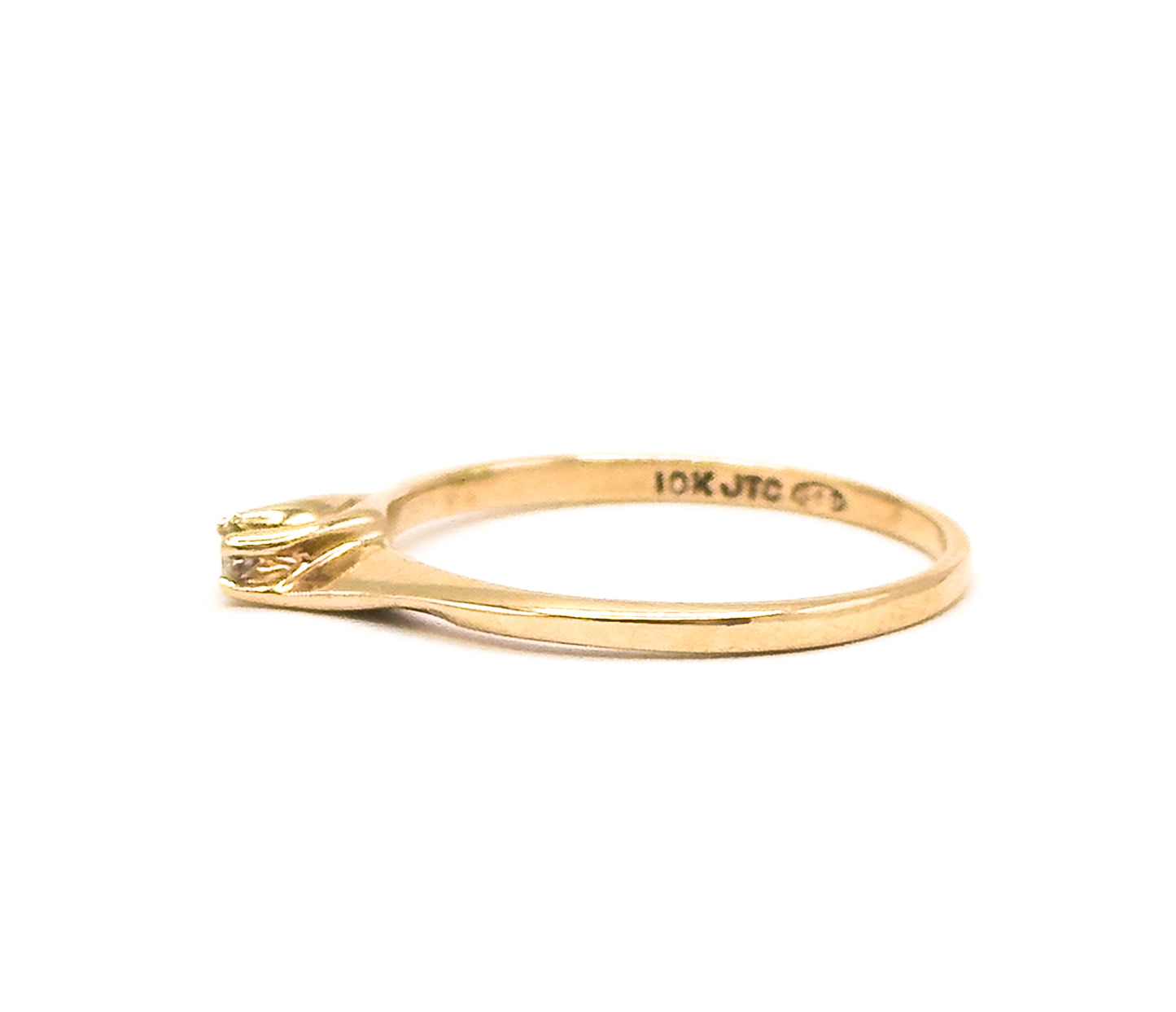 Vintage Dainty Diamond Ring in Gold