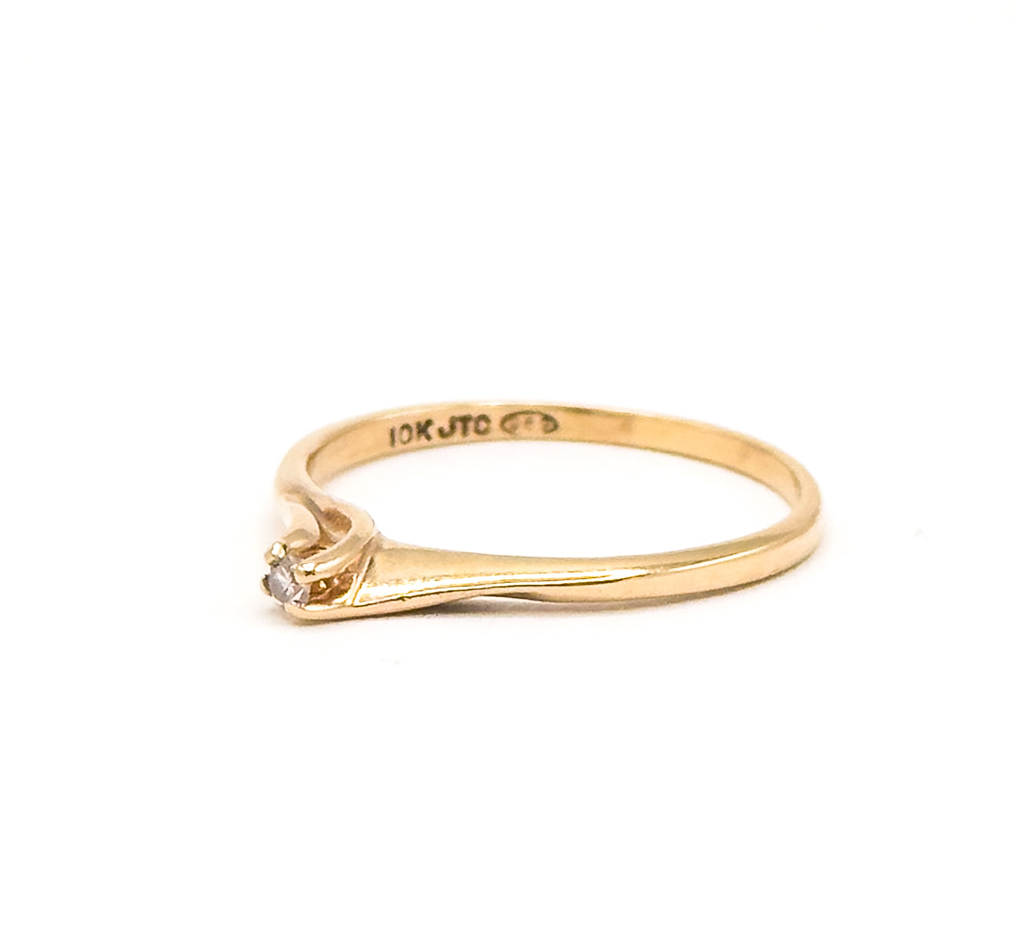 Vintage Dainty Diamond Ring in Gold