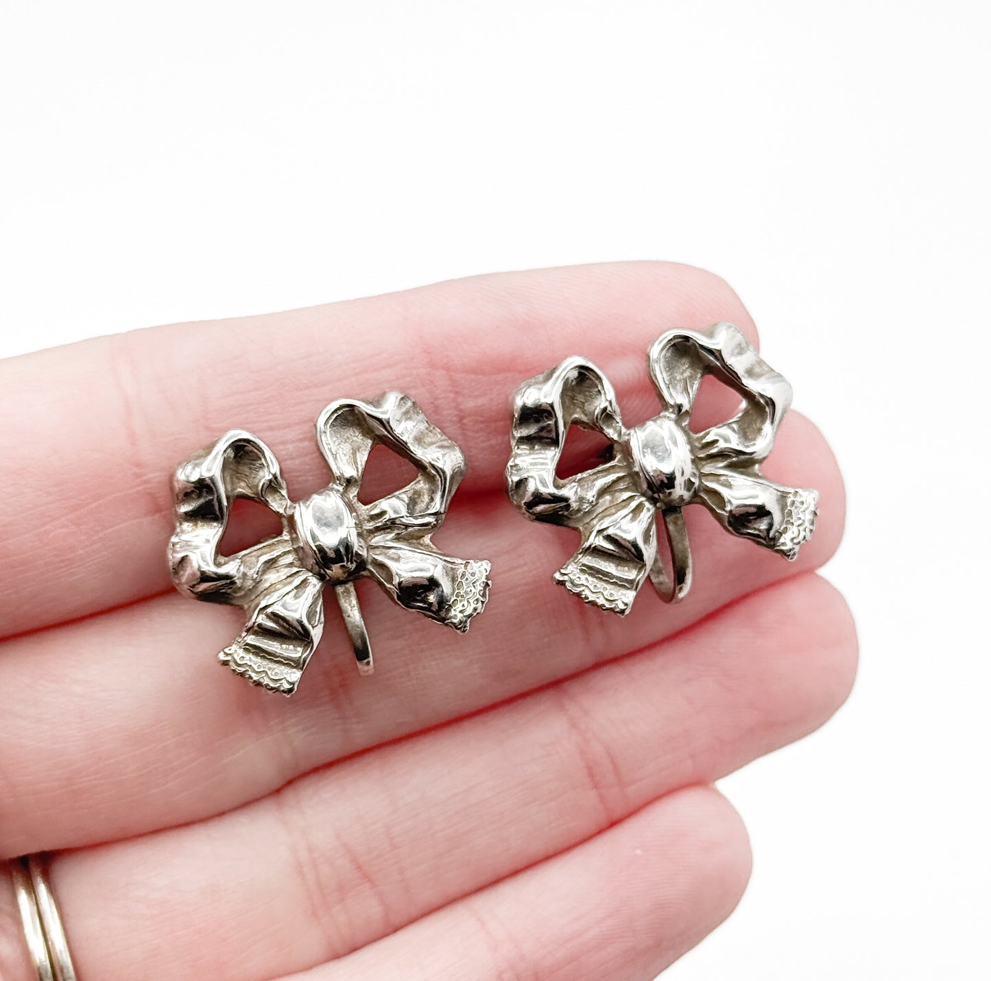 Mid-Centuntury Bow Screwback Earrings in Silver