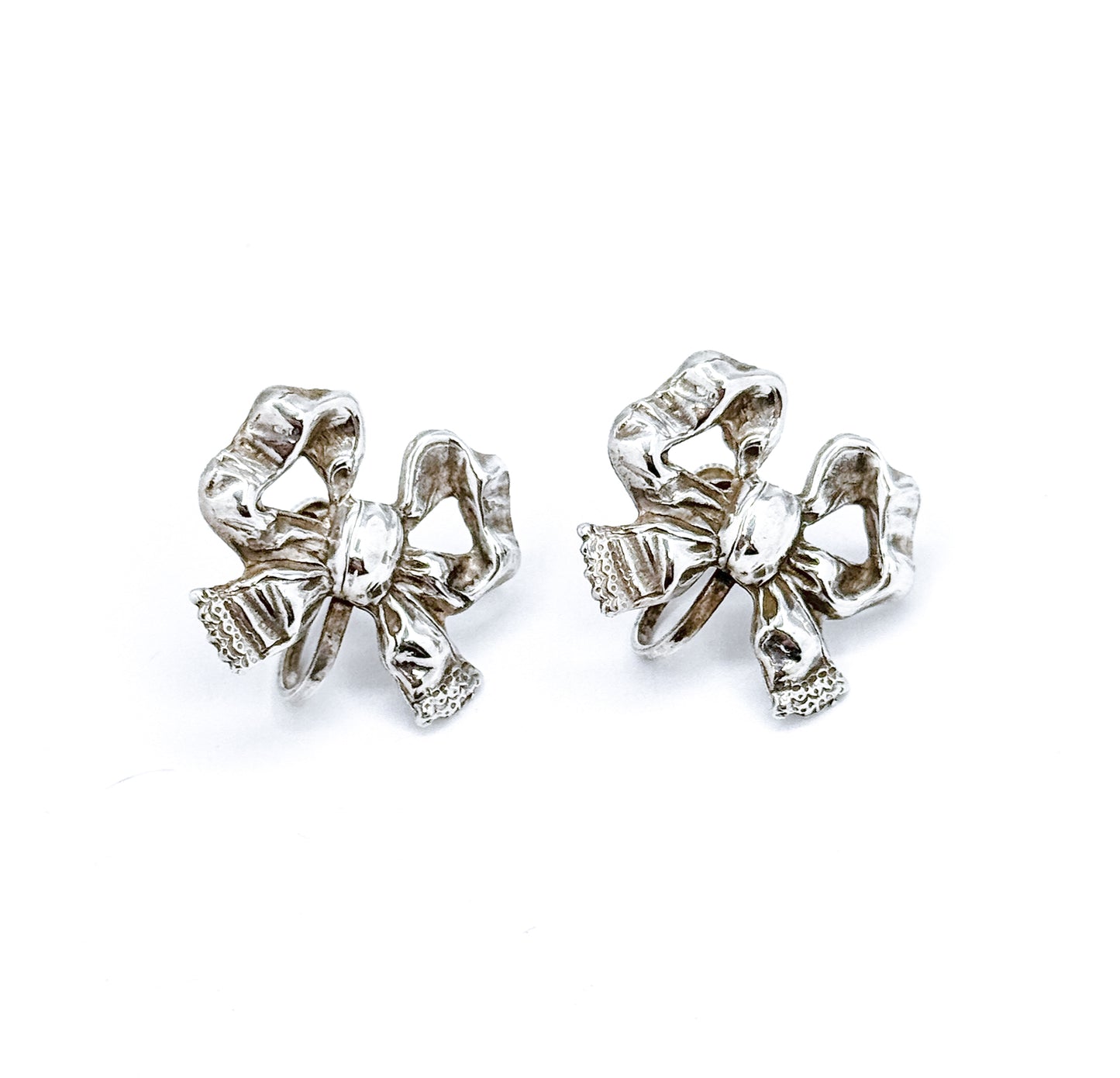 Mid-Centuntury Bow Screwback Earrings in Silver